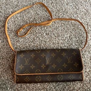 Louis Vuitton cross body purse